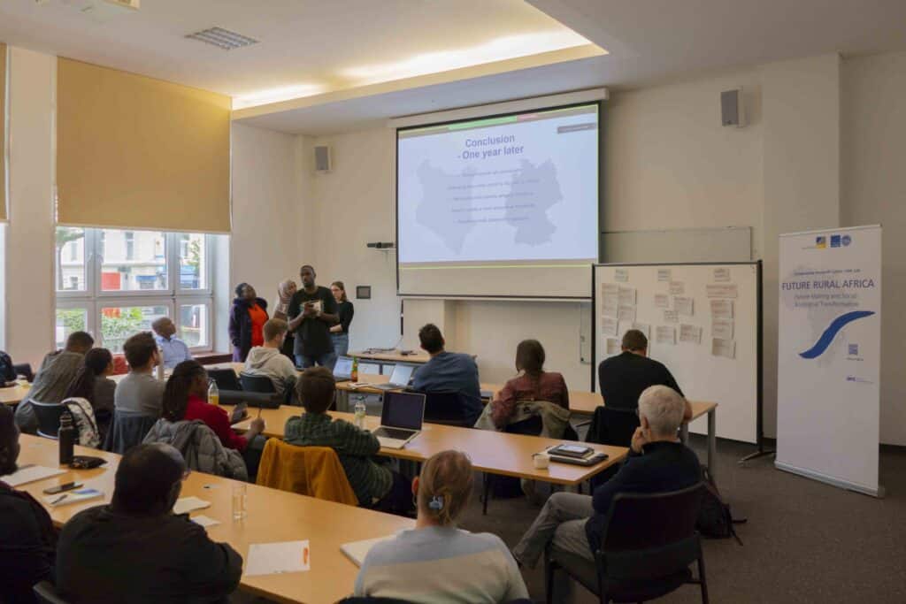 students from Bonn and Nairobi presenting at the Future Rural Africa Project meeting